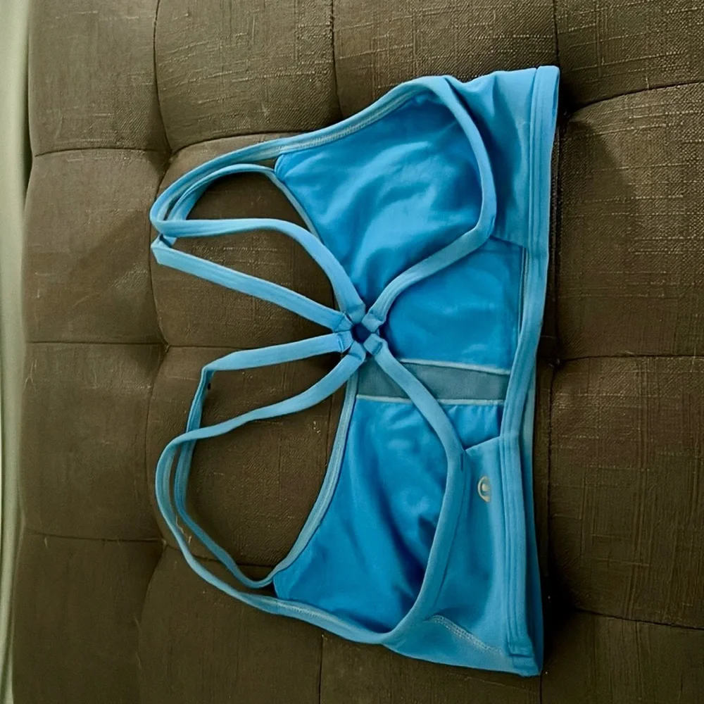 Two lululemon strappy sports bra ~ sizes 4 and 6 ~ EUC - Picture 4 of 11